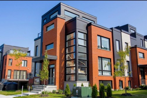 Front of Structure - 111 Av. Des Chênes, Candiac, QC 
