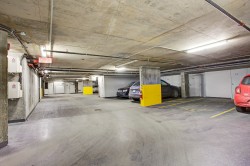 1220F Rue Crescent  Montréal (Ville-Marie), QC H3G 2A9