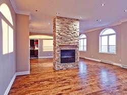 702-805 Boul. Chomedey  Chomedey (Laval), QC H7V 0B1