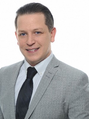 Matthew Larsen, Residential and Commercial Real Estate Broker - Montreal, QC