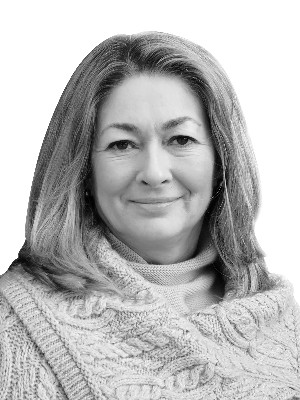 Julia Zipresz, Sales Representative - Toronto, ON