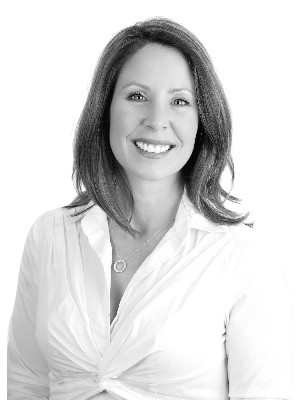Christine Naumovski, Sales Representative - Scarborough, ON