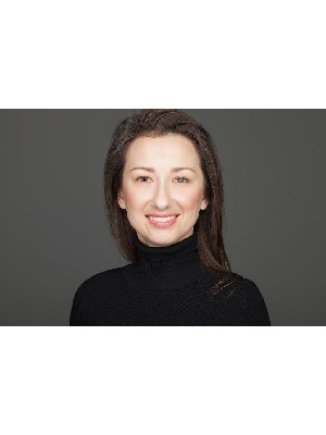 Alexandra Gorska, Sales Representative - OAKVILLE, ON