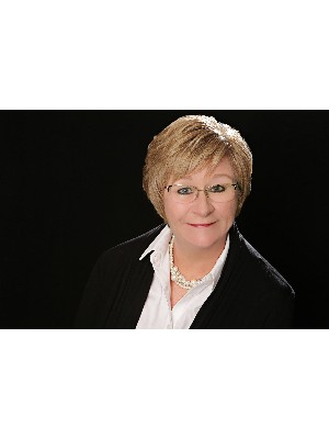 Corinne Nezic, Sales Representative - Burlington, ON
