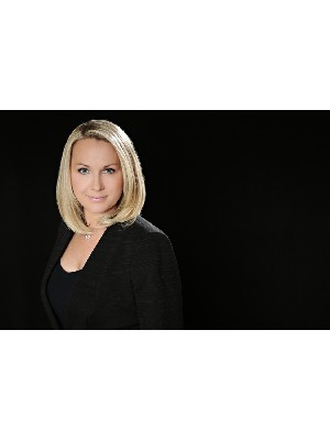 Monika Wroblewska,  - Toronto, ON