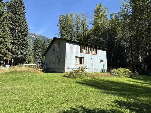 8613 16 Highway, Dunster, BC 