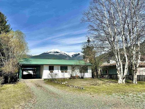 1260 3rd Avenue  Valemount, BC V0E 2Z0