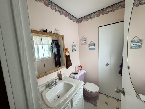 1321 8Th Avenue, Valemount, BC 