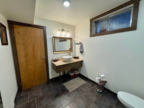 1321 8Th Avenue, Valemount, BC 