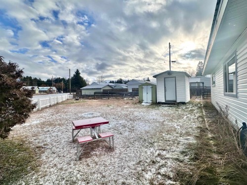 1085 3Rd Avenue, Valemount, BC 