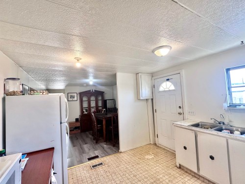 1085 3Rd Avenue, Valemount, BC 