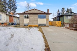 748 Ochakwin Crescent  Prince George, BC V2M 5P3