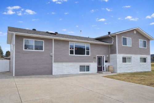 392 Green Place  Prince George, BC V2M 6A2