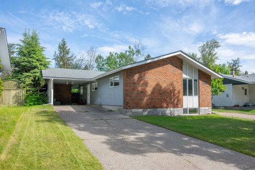 1734 Harper Drive  Prince George, BC V2M 2Y8