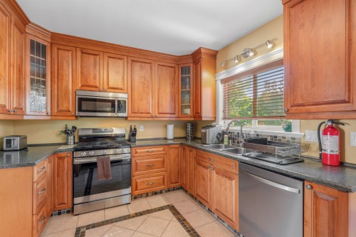 2150 Laurier Crescent, Prince George, BC - Indoor Photo Showing Kitchen With Double Sink