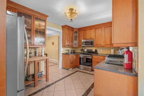 2150 Laurier Crescent, Prince George, BC - Indoor Photo Showing Kitchen