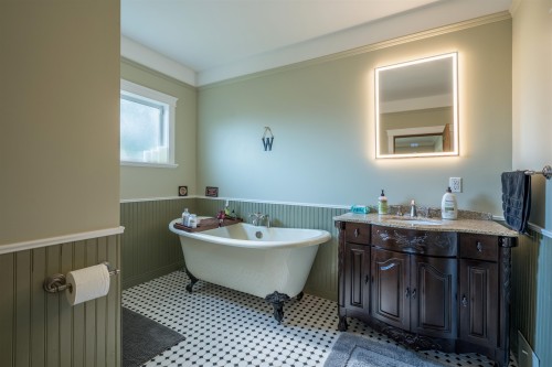 2150 Laurier Crescent, Prince George, BC - Indoor Photo Showing Bathroom