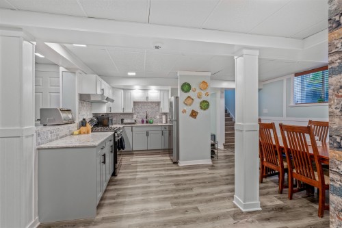 2150 Laurier Crescent, Prince George, BC - Indoor Photo Showing Kitchen