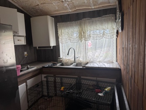 3168 Copeland Road, Quesnel, BC - Indoor Photo Showing Kitchen With Double Sink