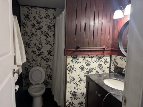 3168 Copeland Road, Quesnel, BC - Indoor Photo Showing Bathroom
