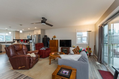 7639 Creekside Way, Prince George, BC - Indoor Photo Showing Living Room