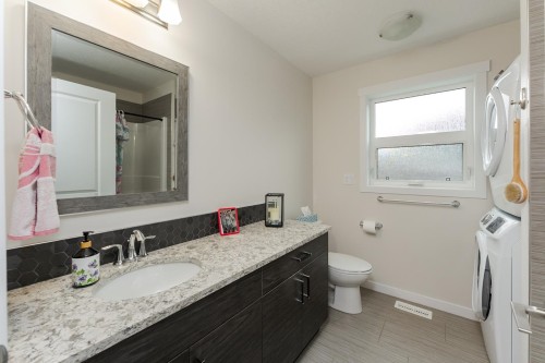 7639 Creekside Way, Prince George, BC - Indoor Photo Showing Bathroom