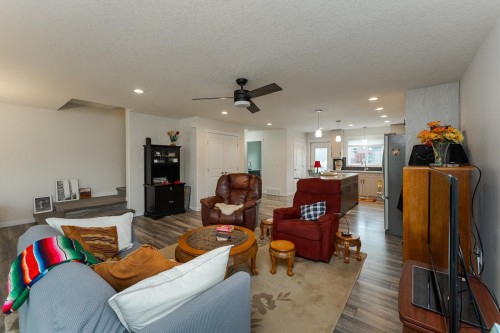 7639 Creekside Way, Prince George, BC - Indoor Photo Showing Living Room