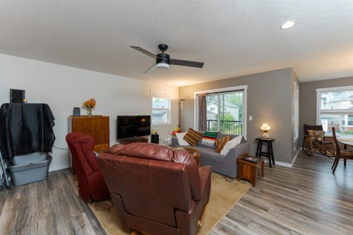 7639 Creekside Way, Prince George, BC - Indoor Photo Showing Living Room