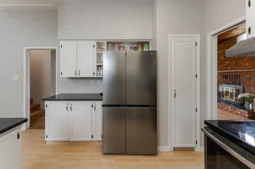 8195 Prince Edward Place, Prince George, BC - Indoor Photo Showing Kitchen