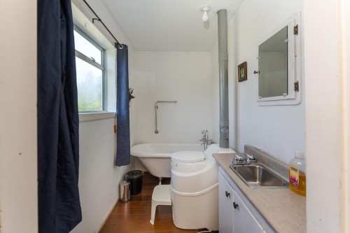 43000 Milner Road, Quesnel, BC - Indoor Photo Showing Bathroom