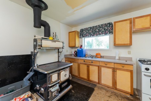 43000 Milner Road, Quesnel, BC - Indoor Photo Showing Kitchen With Double Sink
