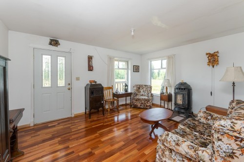43000 Milner Road, Quesnel, BC - Indoor Photo Showing Living Room