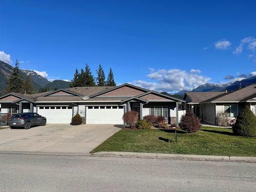 2 405 Stuart Street, Hope, BC 