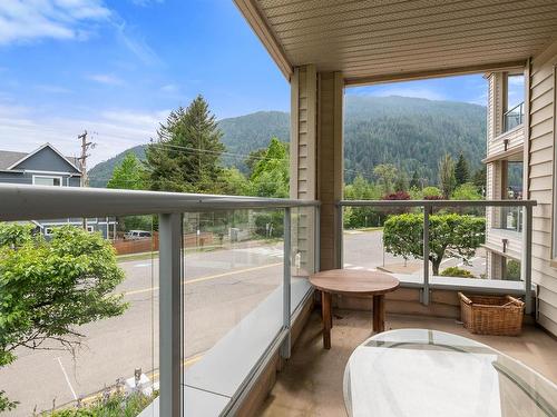 201 410 Esplanade Avenue, Harrison Hot Springs, BC 