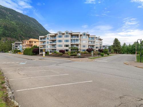 201 410 Esplanade Avenue, Harrison Hot Springs, BC 