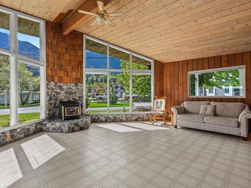 1879 Carol Road, Lindell Beach, BC 