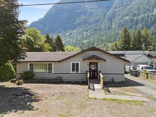 342 Hudson Bay Street, Hope, BC 