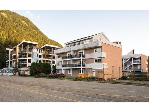 9 450 Esplanade Avenue, Harrison Hot Springs, BC 