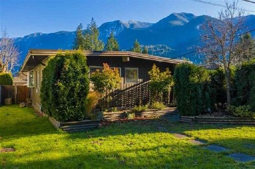 1876 Vera Road, Lindell Beach, BC 