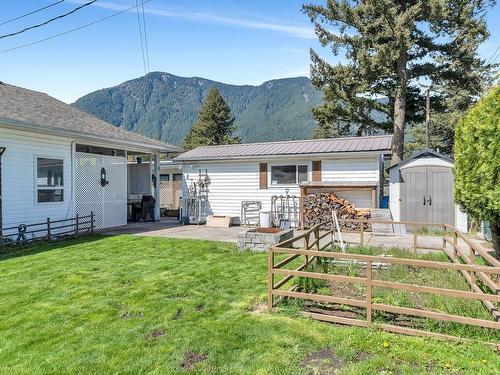 477 3Rd Avenue, Hope, BC 