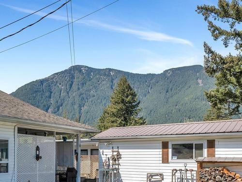 477 3Rd Avenue, Hope, BC 