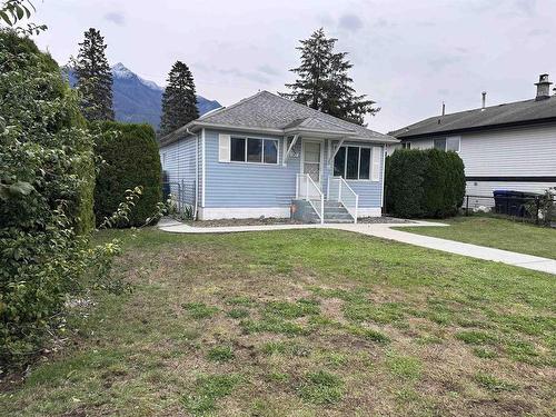 587 Hemlock Avenue, Hope, BC 