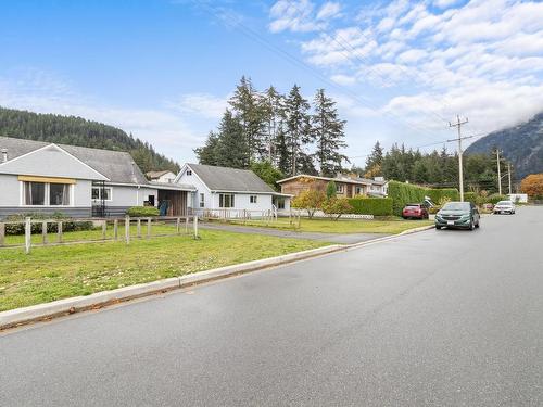 733 7Th Avenue, Hope, BC 