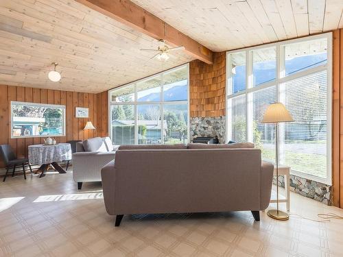 1879 Carol Road, Lindell Beach, BC 