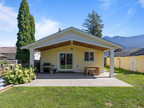 9827 Munro Avenue, Rosedale, BC 