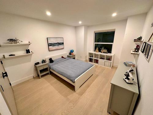 301 Second Avenue, Cultus Lake, BC 