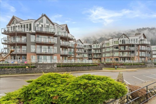 209-378 Esplanade Avenue  Harrison Hot Springs, BC V0M 1A3