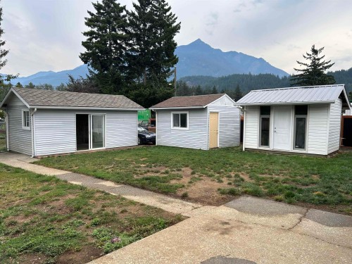 567 Thacker Avenue, Hope, BC 