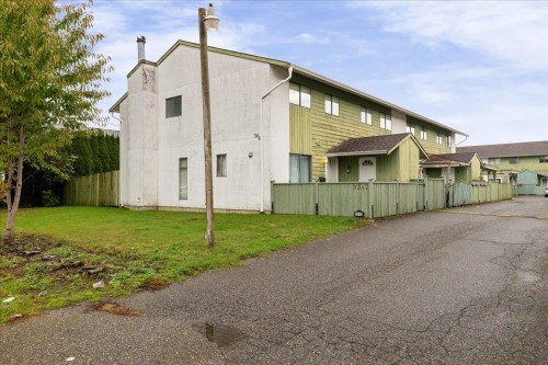1-9342 Hazel Street  Chilliwack, BC V2P 5N2