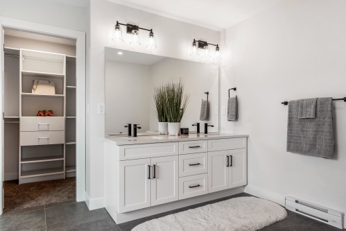 7142 Rochester Avenue, Chilliwack, BC 